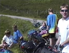 Frisbee at Drumrunie, the lunch stop